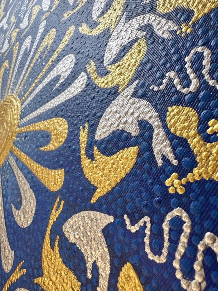LOVE KOLO relief detail