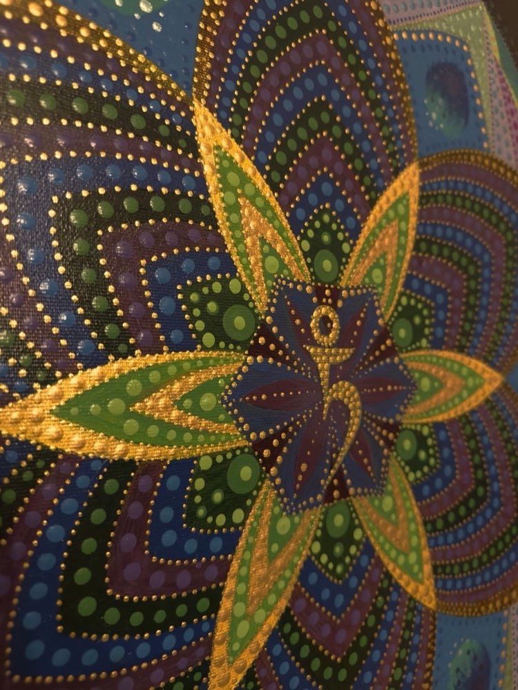 Syllable TAM central gold detail