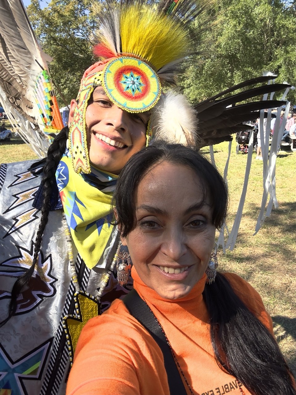 Mohsira с участником powwow