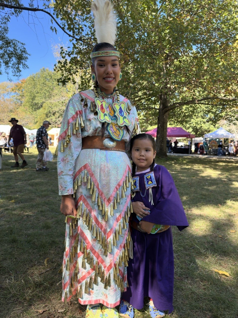Две участницы Tennessee Indian Education Pow Wow