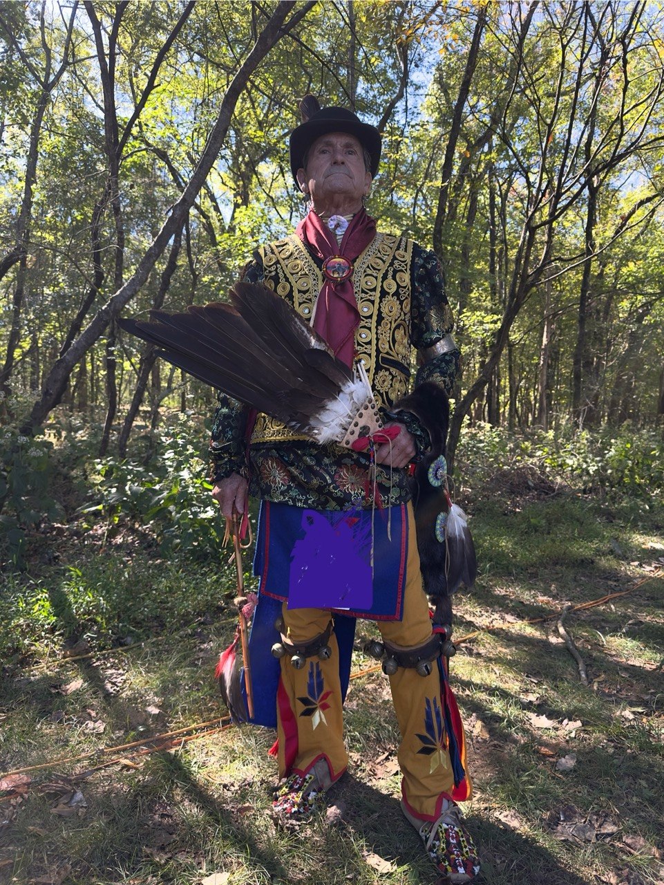 Участник powwow в лесном пространстве Long Hunter State Park